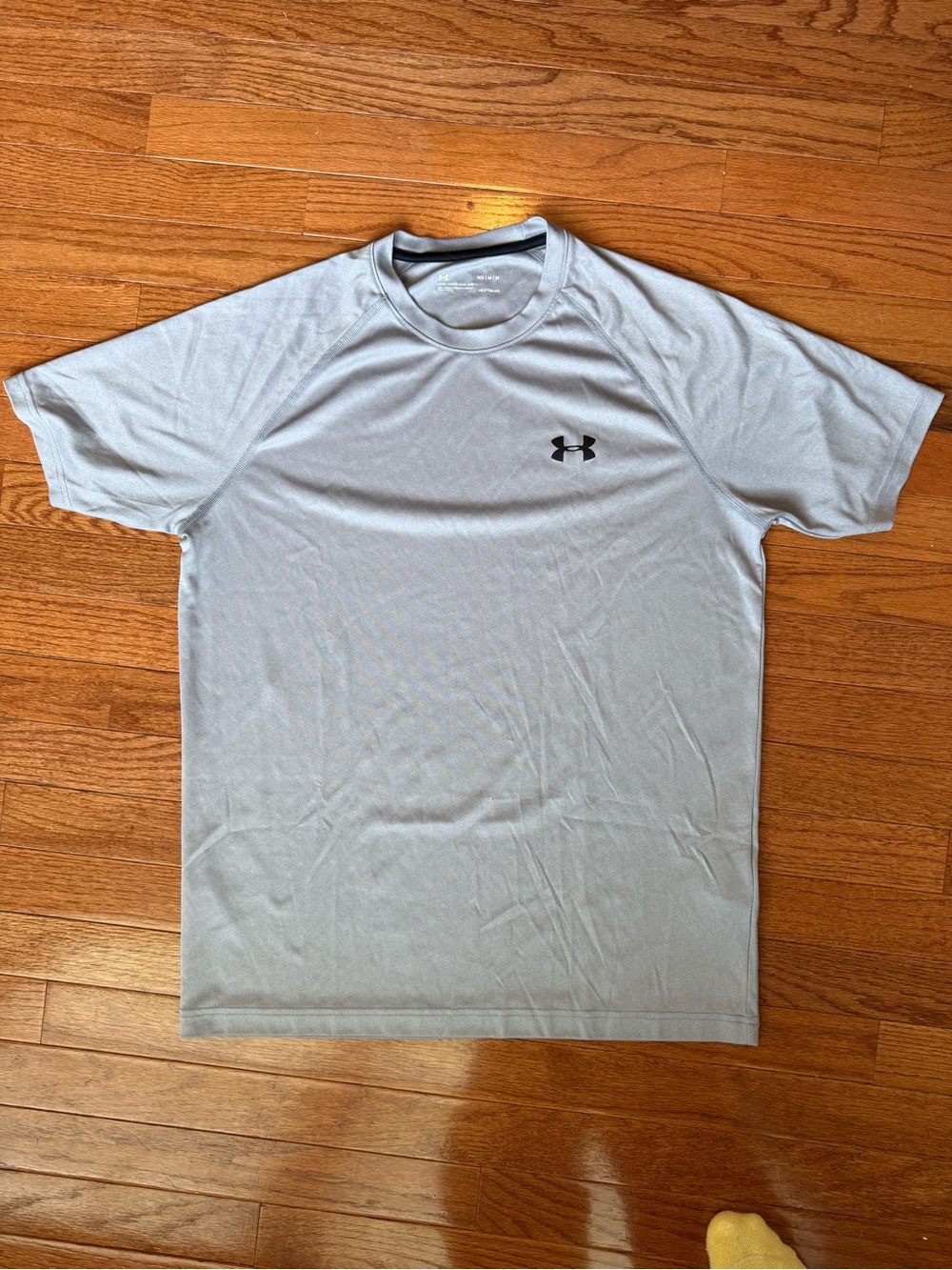 Under Armour Light Gray Short Sleeve DriFit Shirt EUC (medium)
